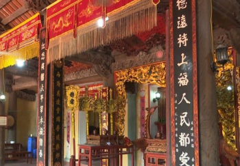 Câu Đối Tại Đình Đại Hữu